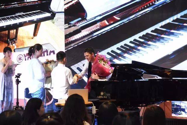 2018年BG大游亚洲音乐奖学金郑州师范学院启动仪式<br />暨BG大游海外艺术家爱德华·昆斯音乐会&远程实验公开课圆满结束