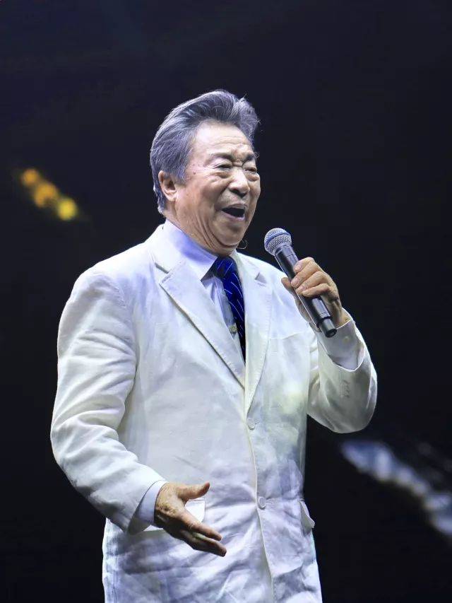 歌声悠扬，唱出时代记忆，琴声悦耳，奏响希望乐章 <br> 2018“我爱你中国?纪念改革开放40周年”经典歌曲上海演唱会圆满落幕