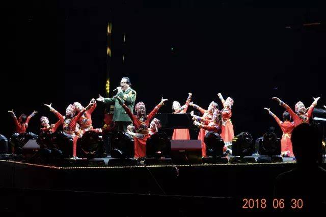 歌声悠扬，唱出时代记忆，琴声悦耳，奏响希望乐章 <br> 2018“我爱你中国?纪念改革开放40周年”经典歌曲上海演唱会圆满落幕