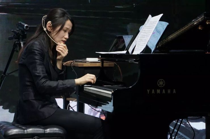 科技推动音乐教育创新，张希教授《古典主义时期钢琴奏鸣曲的演绎》公开课圆满成功