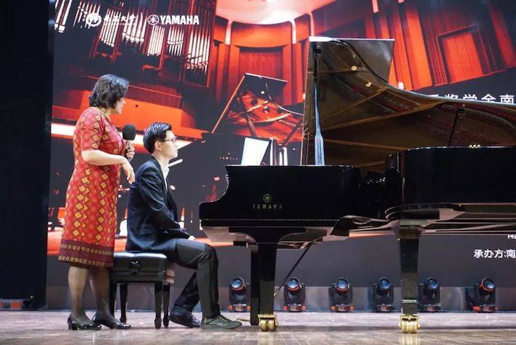 张芳、冯子祥钢琴音乐会