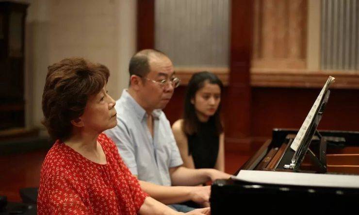 热烈：亍跋睬熘 音悦津门”钢琴重奏音乐会暨天津鲍蕙荞钢琴城开业庆典演出圆满成功！