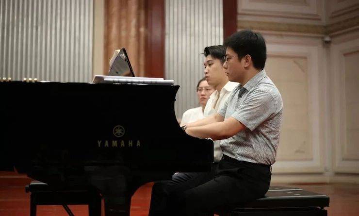 热烈：亍跋睬熘 音悦津门”钢琴重奏音乐会暨天津鲍蕙荞钢琴城开业庆典演出圆满成功！