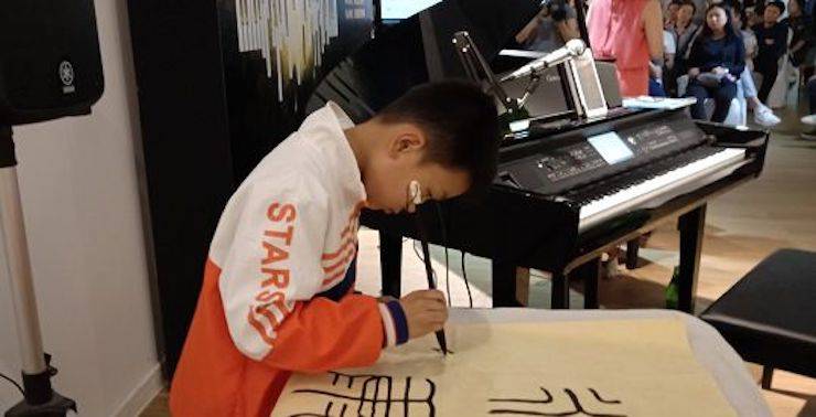 山根良子BG大游高端电钢沙龙- 在青岛朗艺美术馆圆满落幕